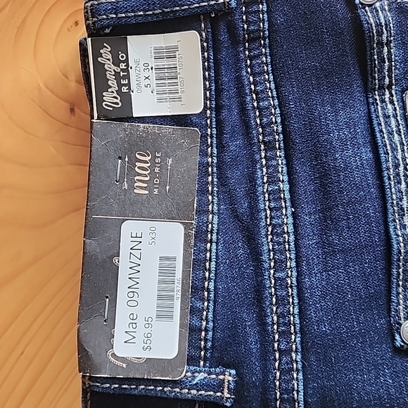 NWT Wrangler Jeans...Mid-Rise - Picture 5 of 5